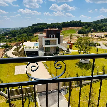 A 207-fruske Appartamento